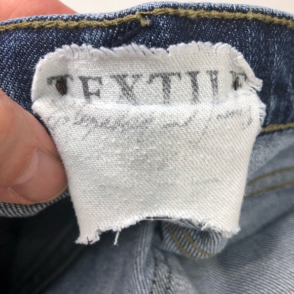 Textile Elizabeth and James Mid-Rise Debbie Distressed Jeans Sz 28 - Picture 8 of 9